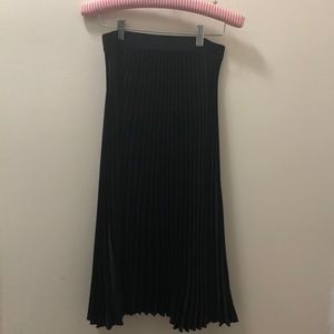 Pleated Midi skirt